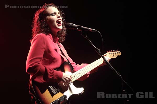 ANNA CALVI - 2019-04-04 - PARIS - Trabendo - 